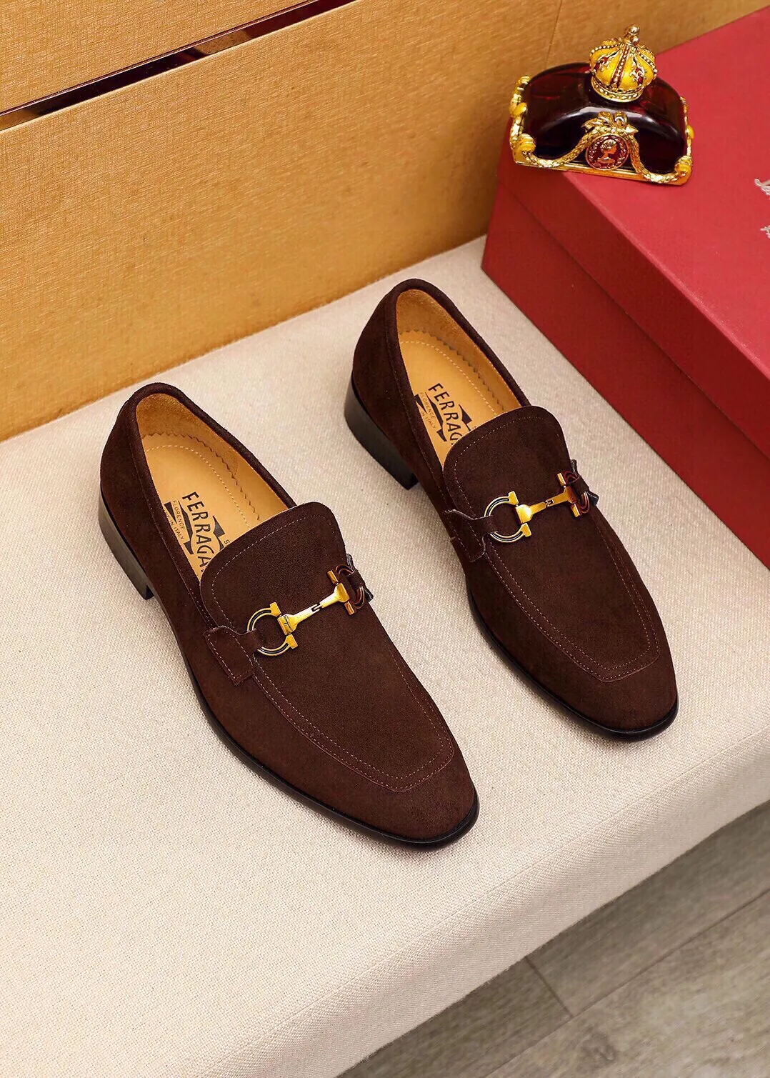 Men's shoes 💰520 💐 Product trademark: Ferragamo "Ferragamo" casual leather shoes Regular size: 38-44 (45🉑️customized) Product materials: Selected imported first-layer frosted cowhide upper + original hardware buckle, imported water-dyed cowhide leather lining. Strong three-dimensional visual effect, combined outsole Color: 2⃣️colors available